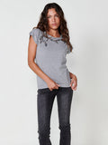 Camiseta Mujer con pedrería y lentejuelas en el escote – Koroshi gris