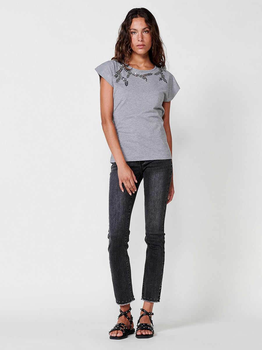 Camiseta Mujer con pedrería y lentejuelas en el escote – Koroshi gris