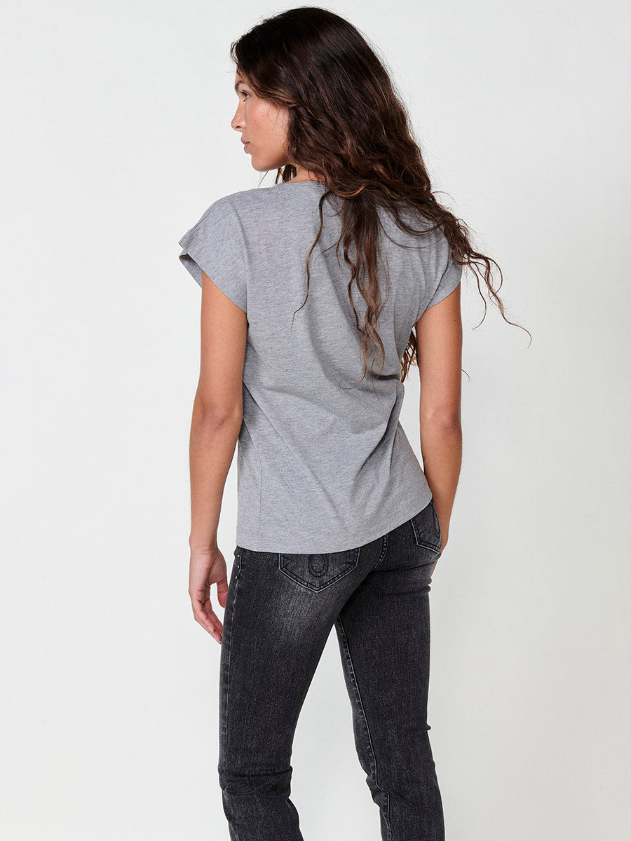 Camiseta Mujer con pedrería y lentejuelas en el escote – Koroshi gris