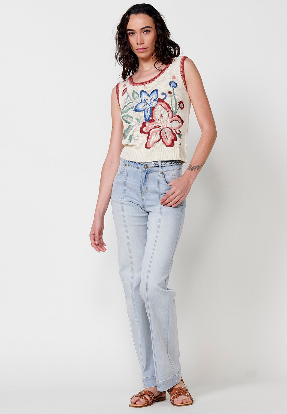 Top Mujer de tirantes de punto con detalle floral – Koroshi crudo