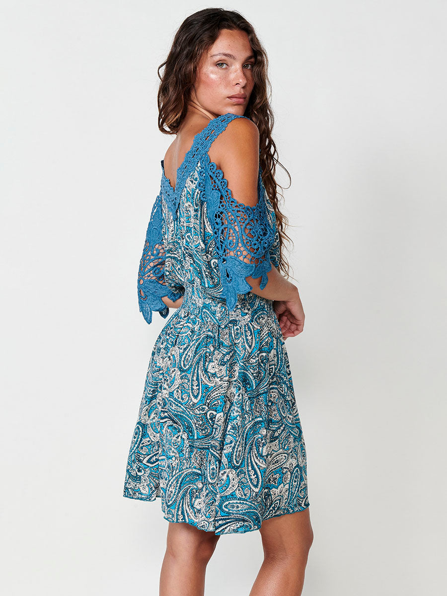 Vestido Mujer corto de viscosa estampado cachemira con blonda – Koroshi turquesa