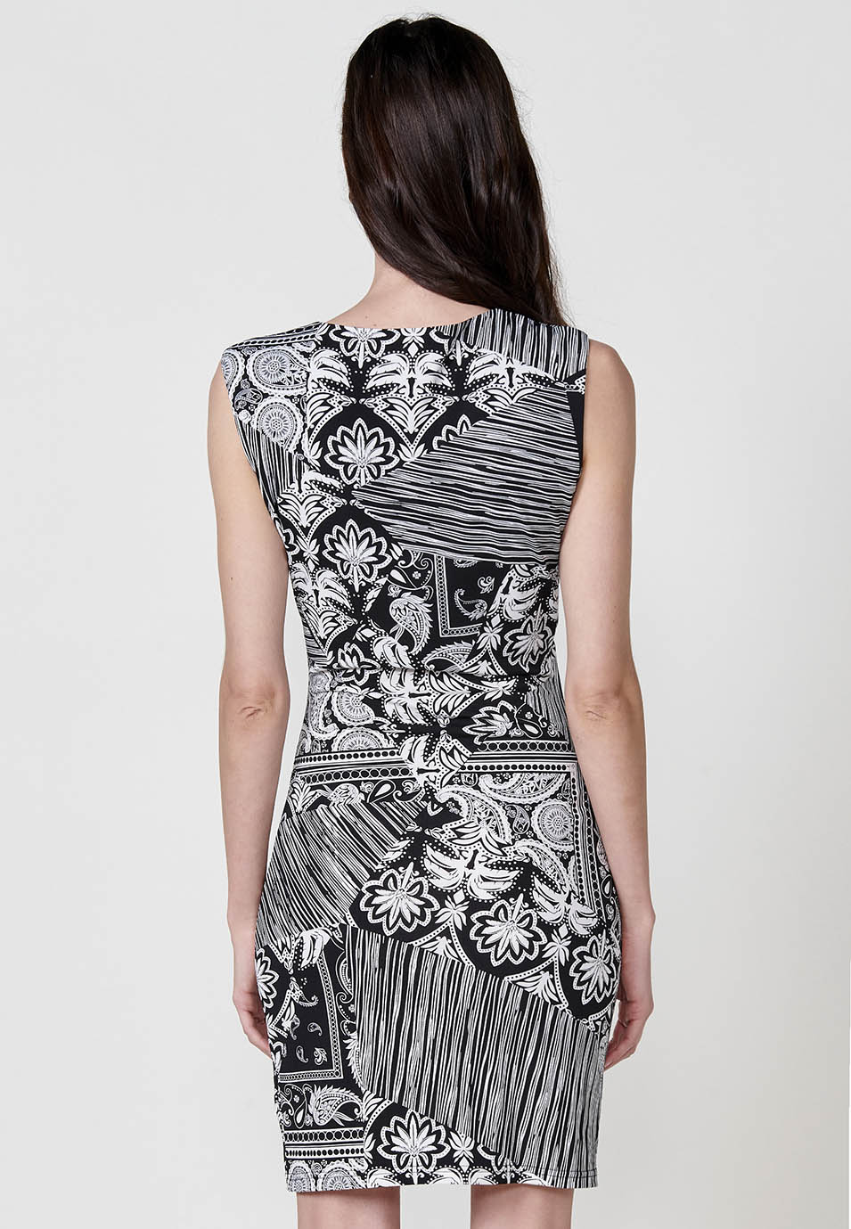 Vestido corto mujer escote pico cruzado estampado patch – Koröshi Negro