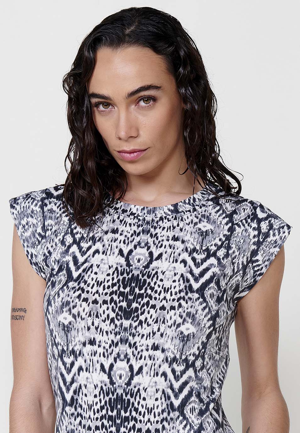 Vestido Mujer corto estampado ikat – Koroshi negro
