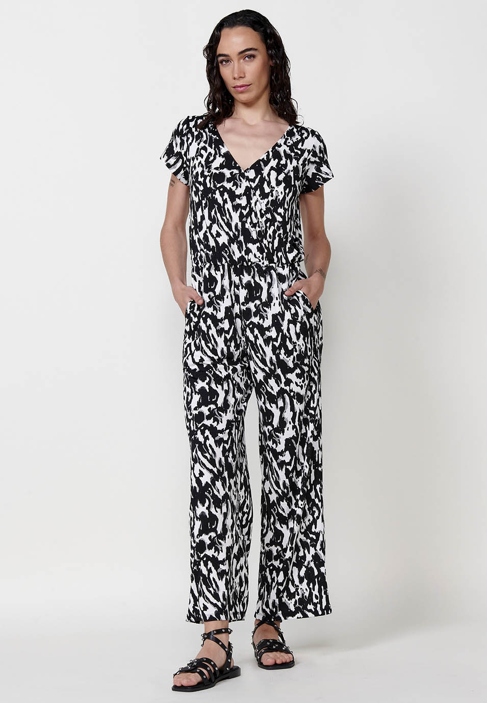 Mono Mujer largo de pierna ancha estampado – Koroshi negro