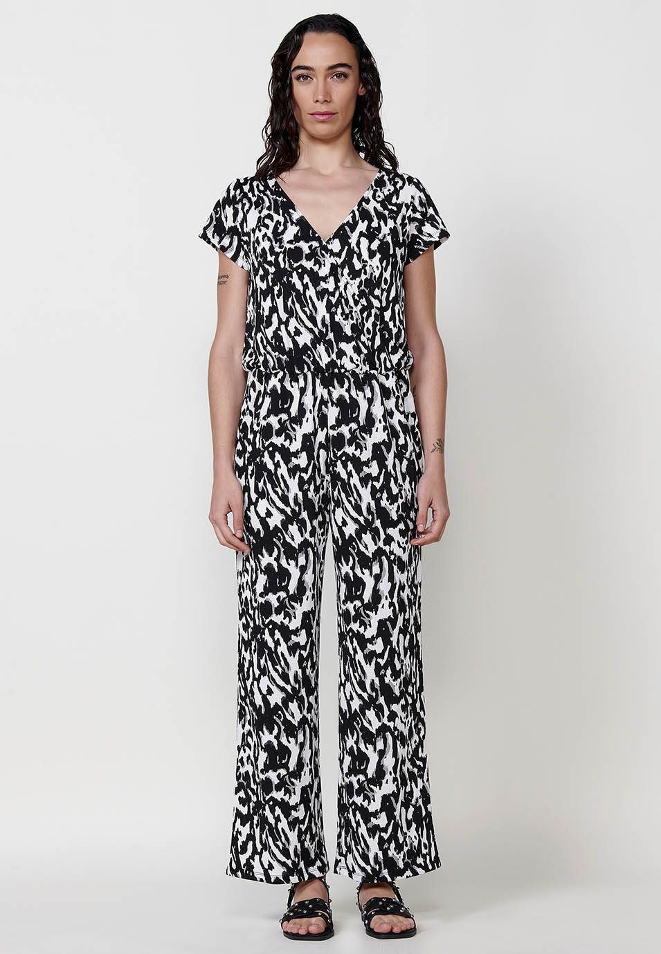 Mono Mujer largo de pierna ancha estampado – Koroshi negro