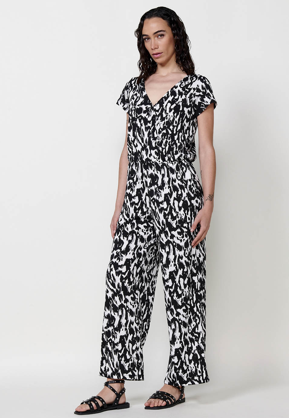 Mono Mujer largo de pierna ancha estampado – Koroshi negro