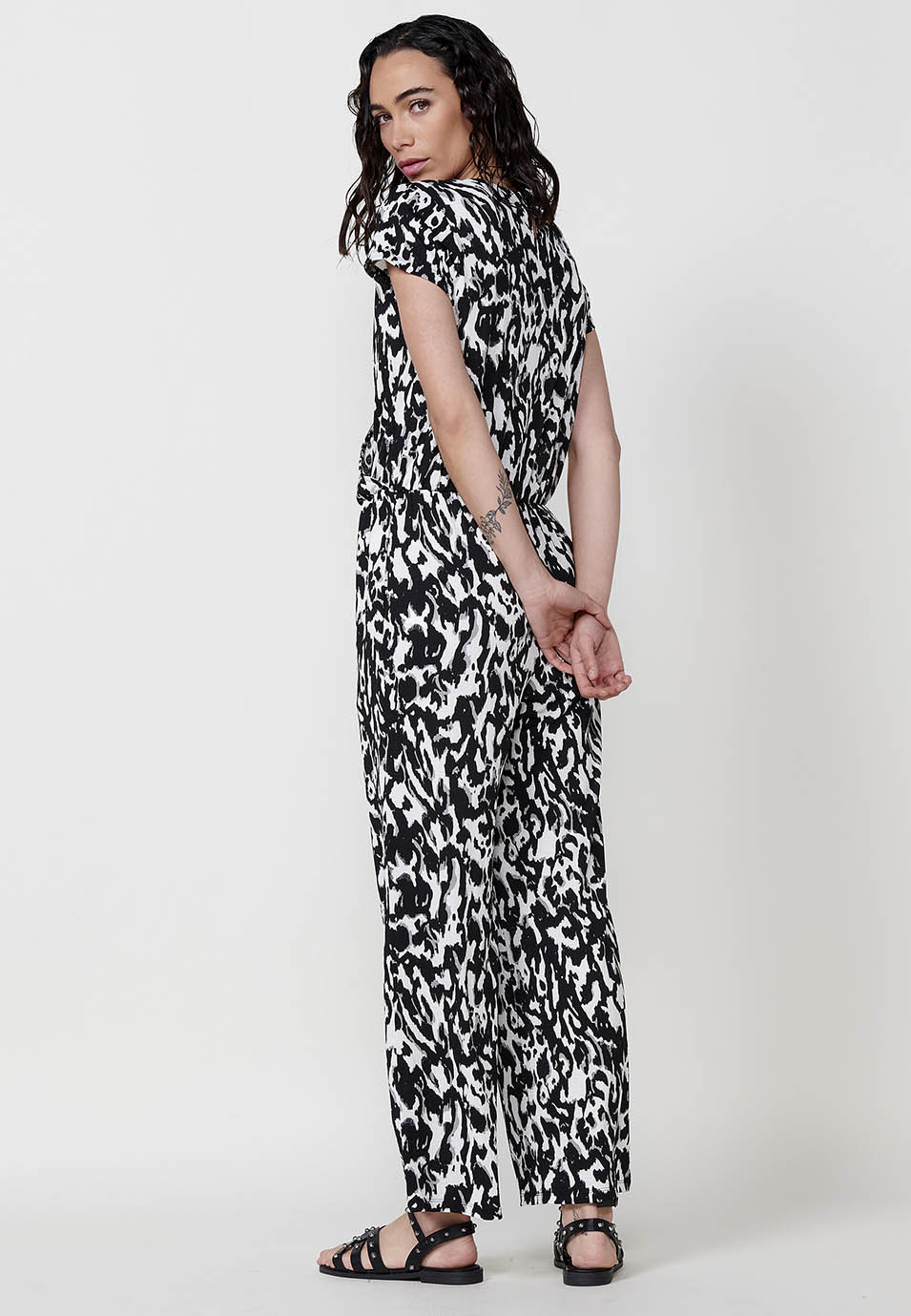 Mono Mujer largo de pierna ancha estampado – Koroshi negro