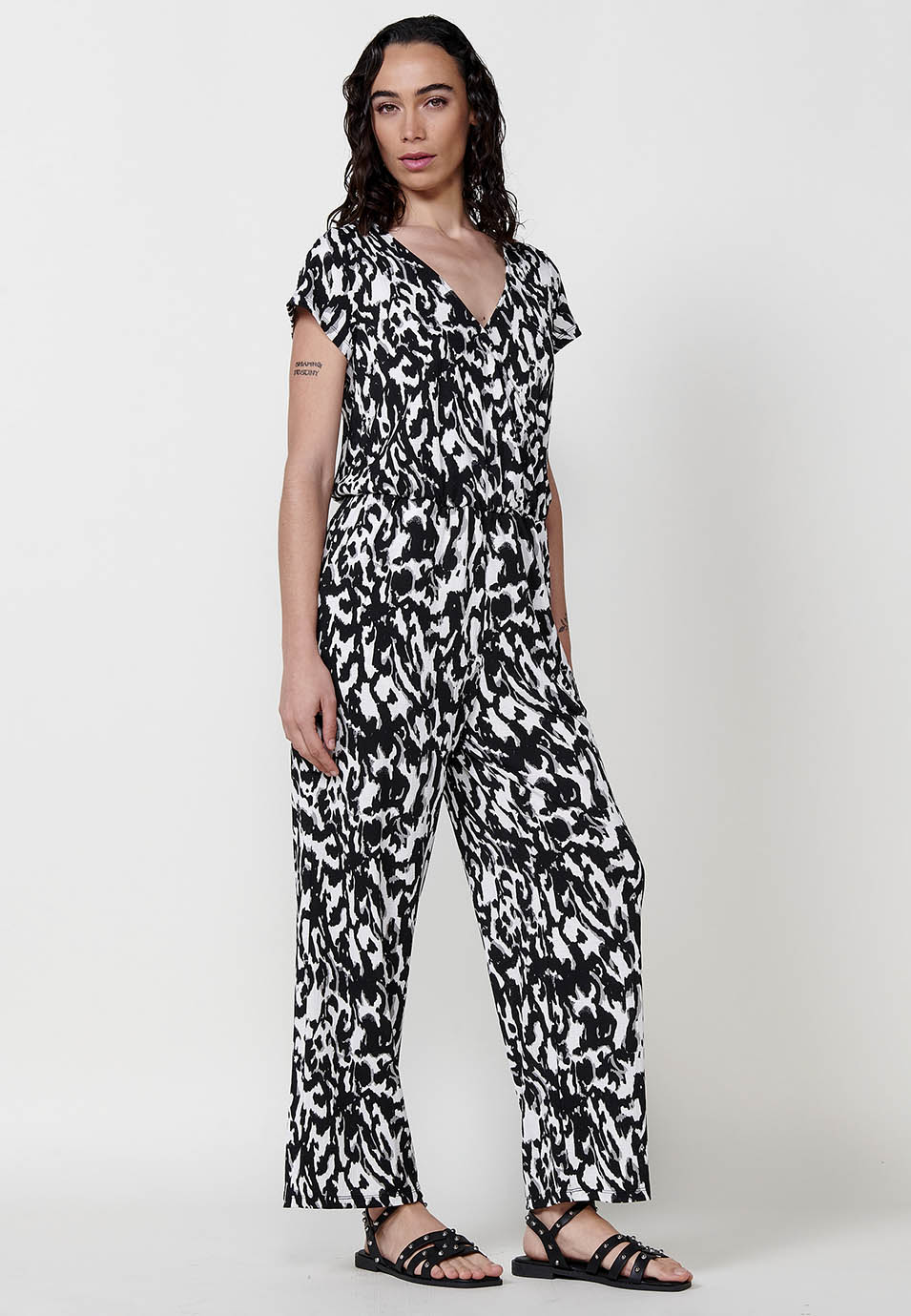 Mono Mujer largo de pierna ancha estampado – Koroshi negro