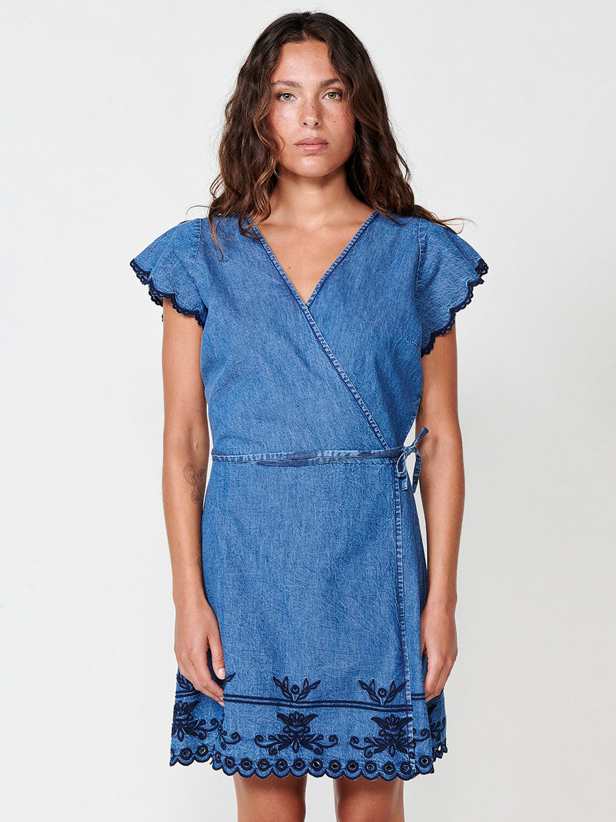 Vestido Mujer corto chambray con bordado floral – Koroshi azul denim