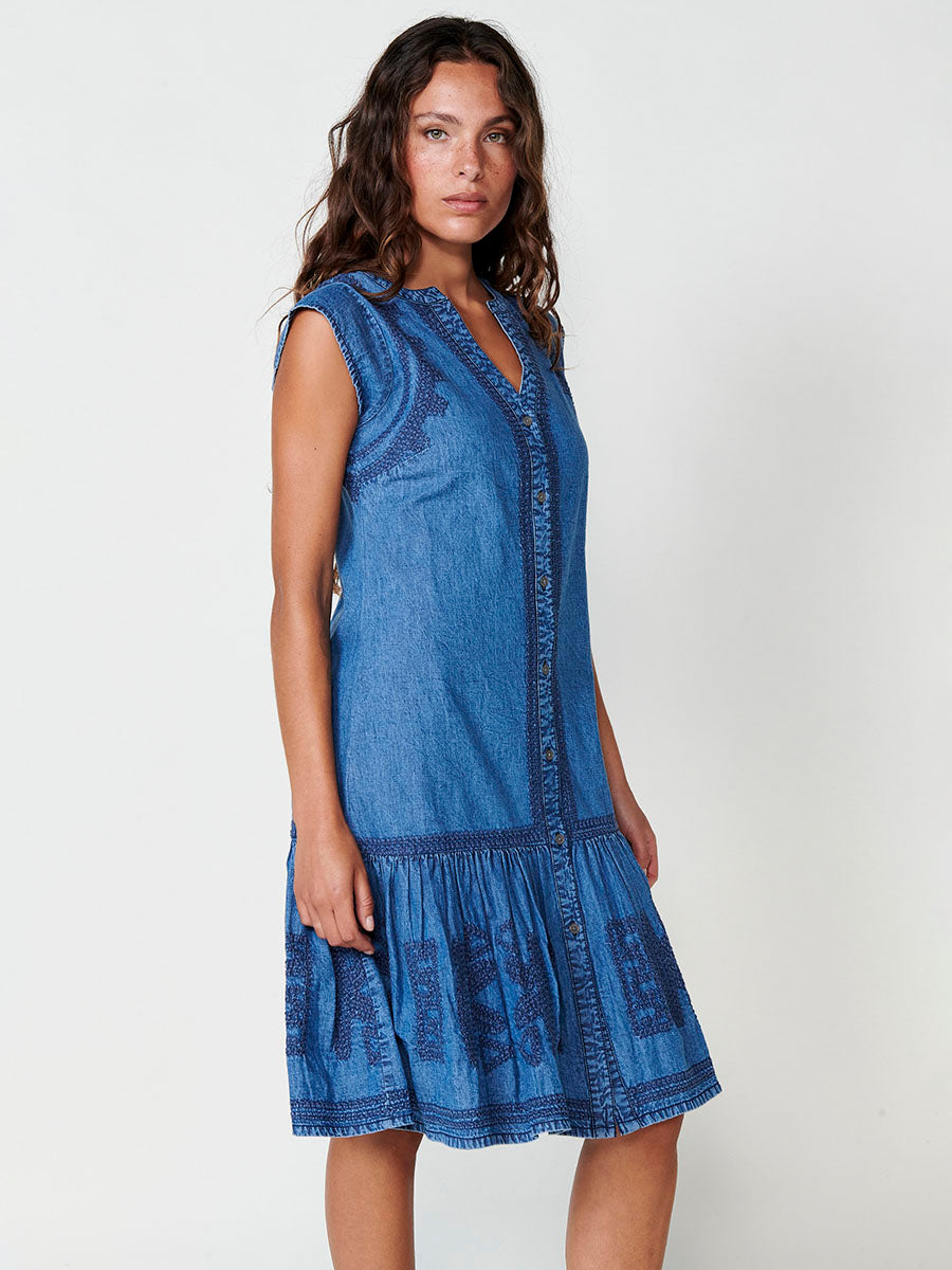 Vestido Mujer chambray con cuello mao y bordados étnicos – Koroshi azul denim