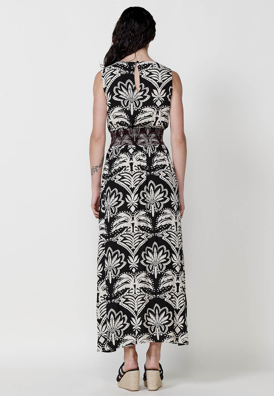 Vestido Mujer largo estampado con escote en pico – Koroshi negro