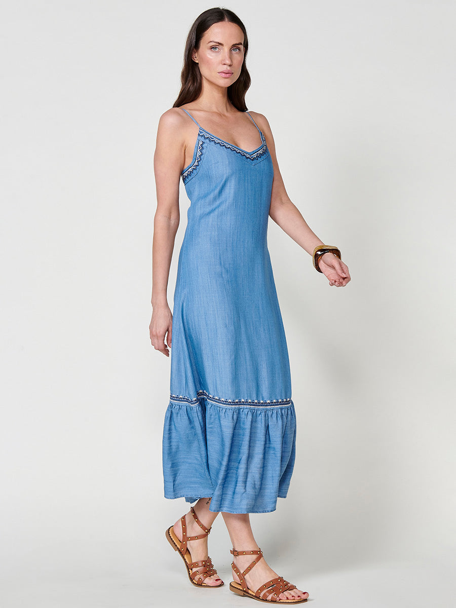 Vestido Mujer largo efecto denim con bordado étnico – Koroshi azul denim