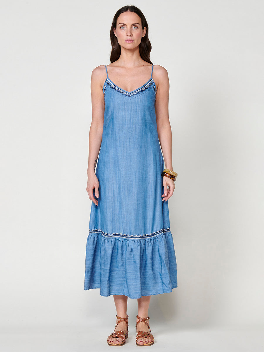 Vestido Mujer largo efecto denim con bordado étnico – Koroshi azul denim