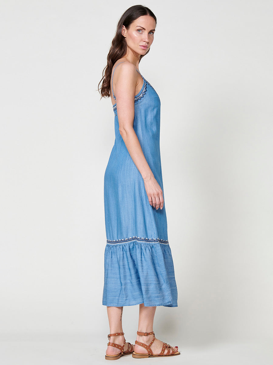 Vestido Mujer largo efecto denim con bordado étnico – Koroshi azul denim
