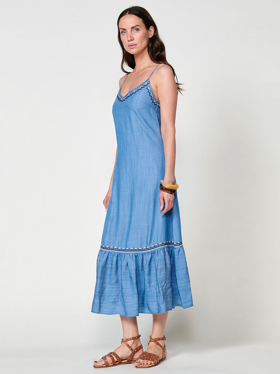 Vestido Mujer largo efecto denim con bordado étnico – Koroshi azul denim