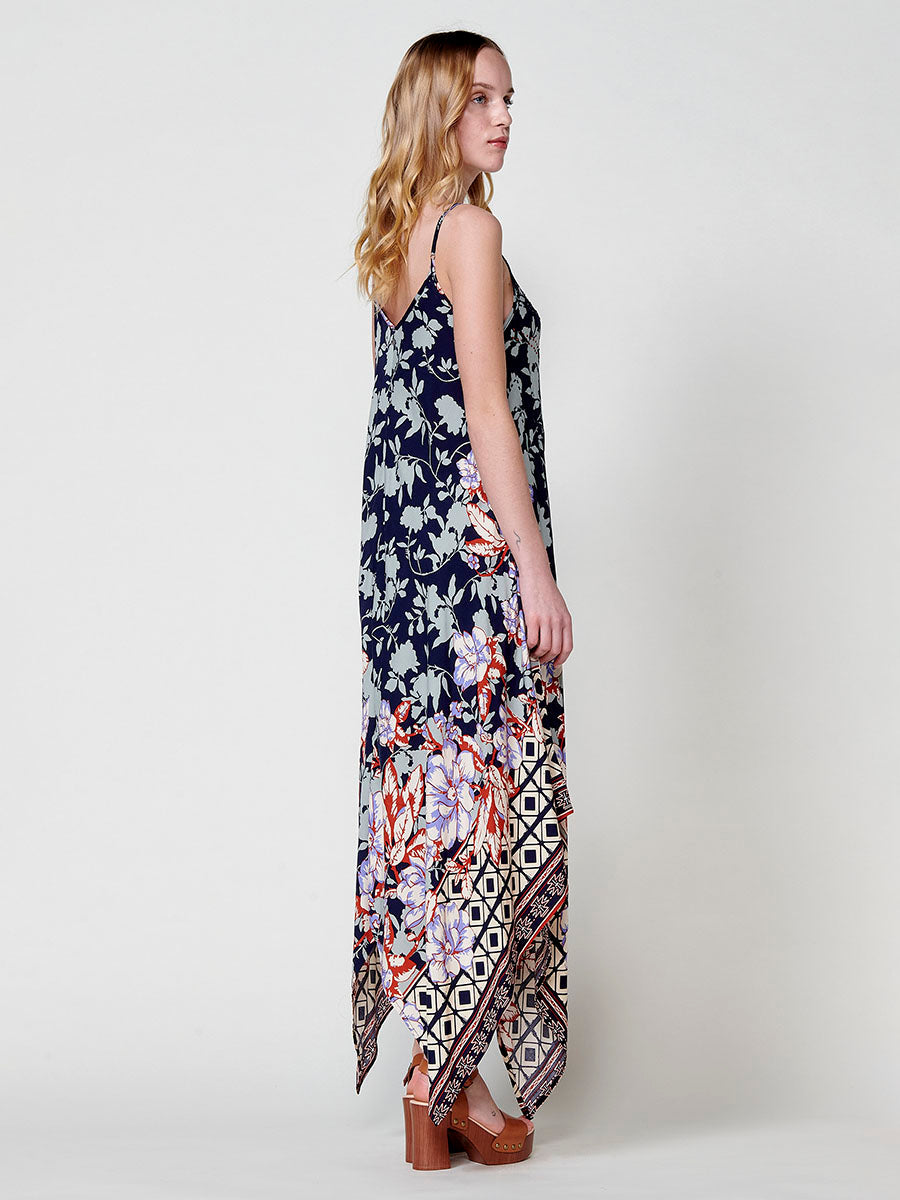Vestido Mujer largo de viscosa estampado con bajo en picos – Koroshi 2512VS89