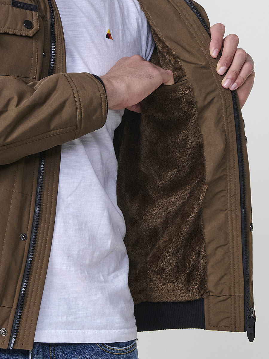 Chaqueta cazadora acolchada hombre con capucha, bolsillos y cierre cremallera.