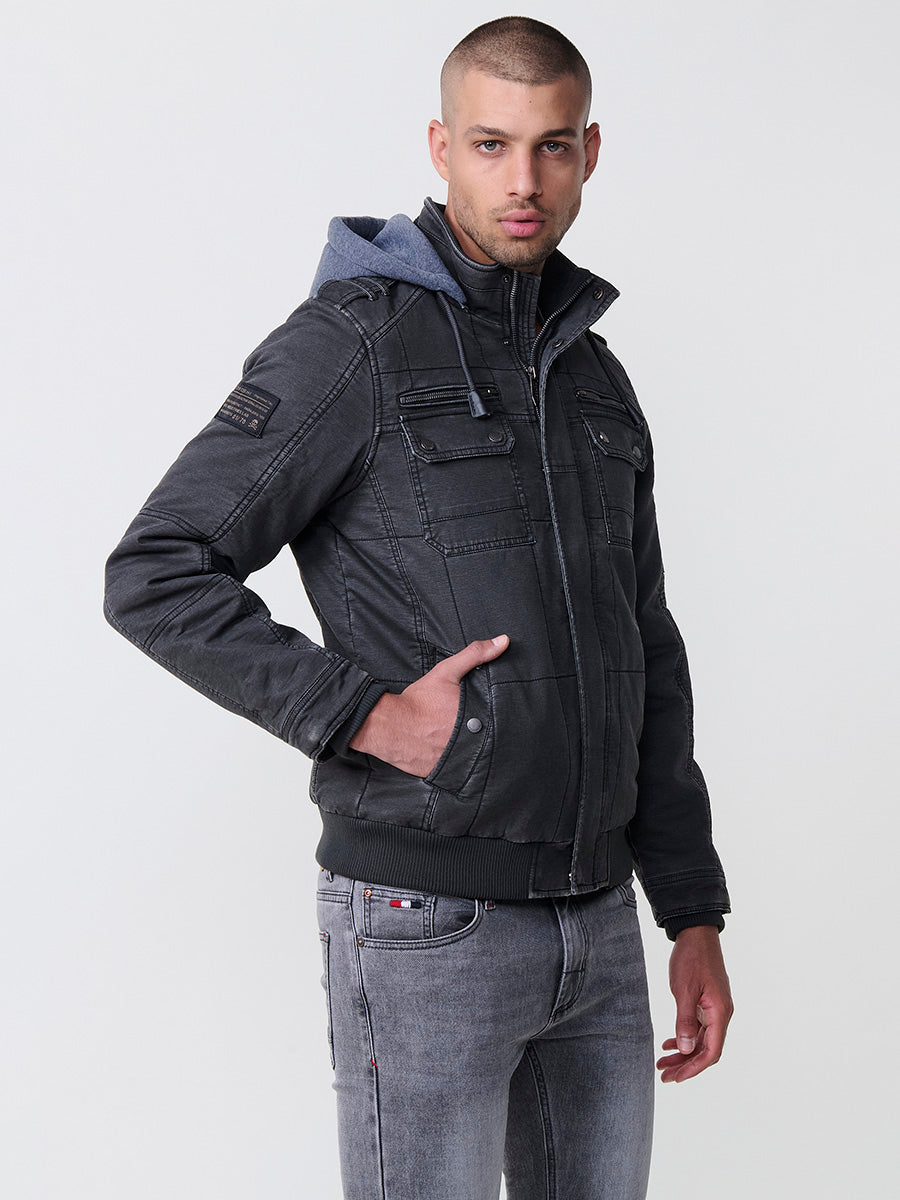 Cazadora Hombre con Capucha en Contraste y Bolsillos – Koroshi Negro