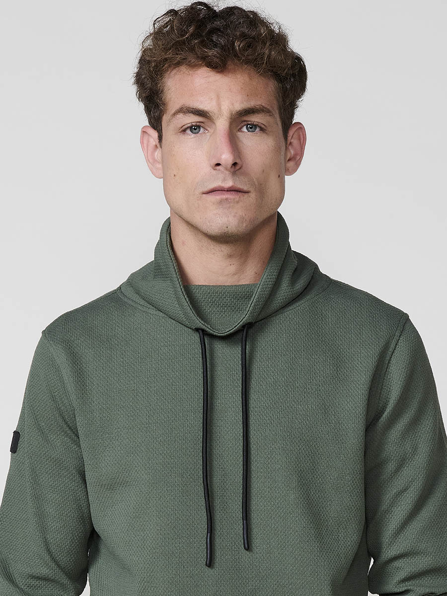 Sudadera Hombre Cuello Alto con Cordón Ajustable – Koroshi 2521SU32