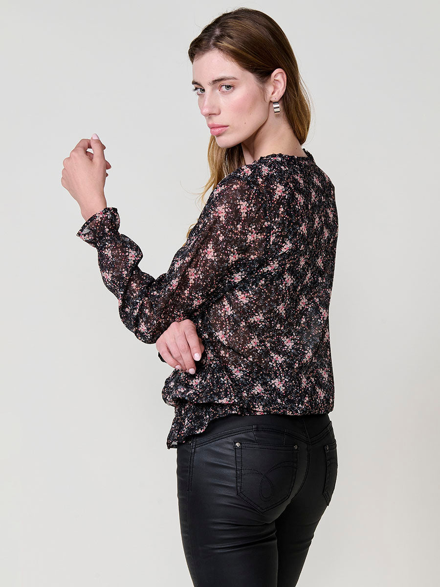 Blusa manga larga mujer semitransparente estampado floral , escote pico y puños engomados.