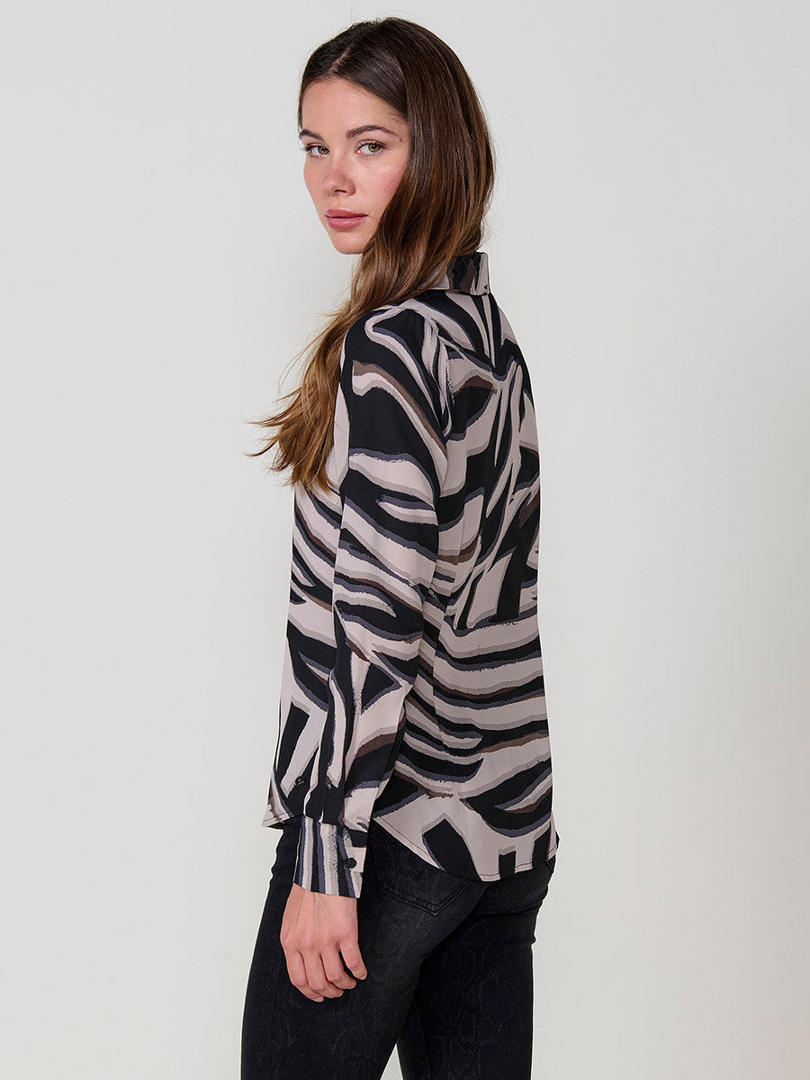 Camisa Mujer Satinada Estampado Animal Cuello Camisero – Koroshi Negro
