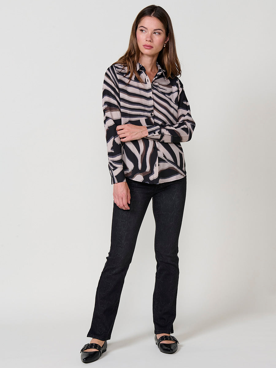 Camisa Mujer Satinada Estampado Animal Cuello Camisero – Koroshi Negro
