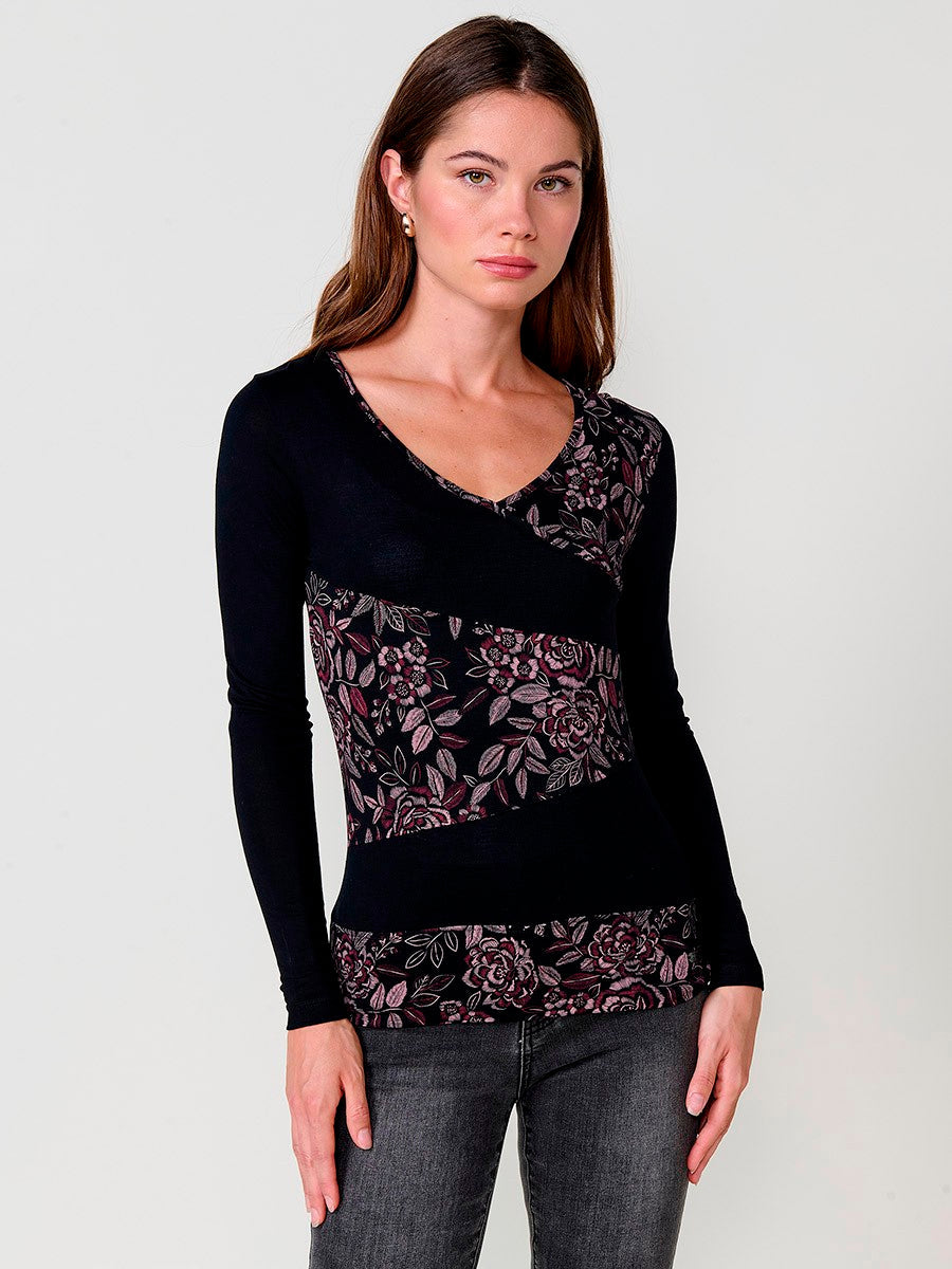 Camiseta Mujer Manga Larga Cuello Pico Floral – Koroshi Negro