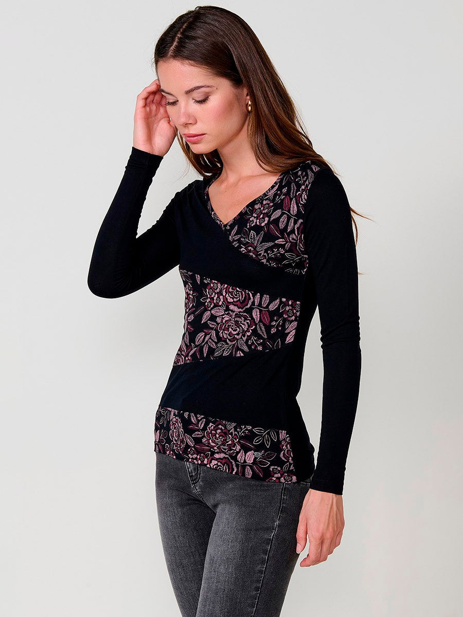 Camiseta Mujer Manga Larga Cuello Pico Floral – Koroshi Negro