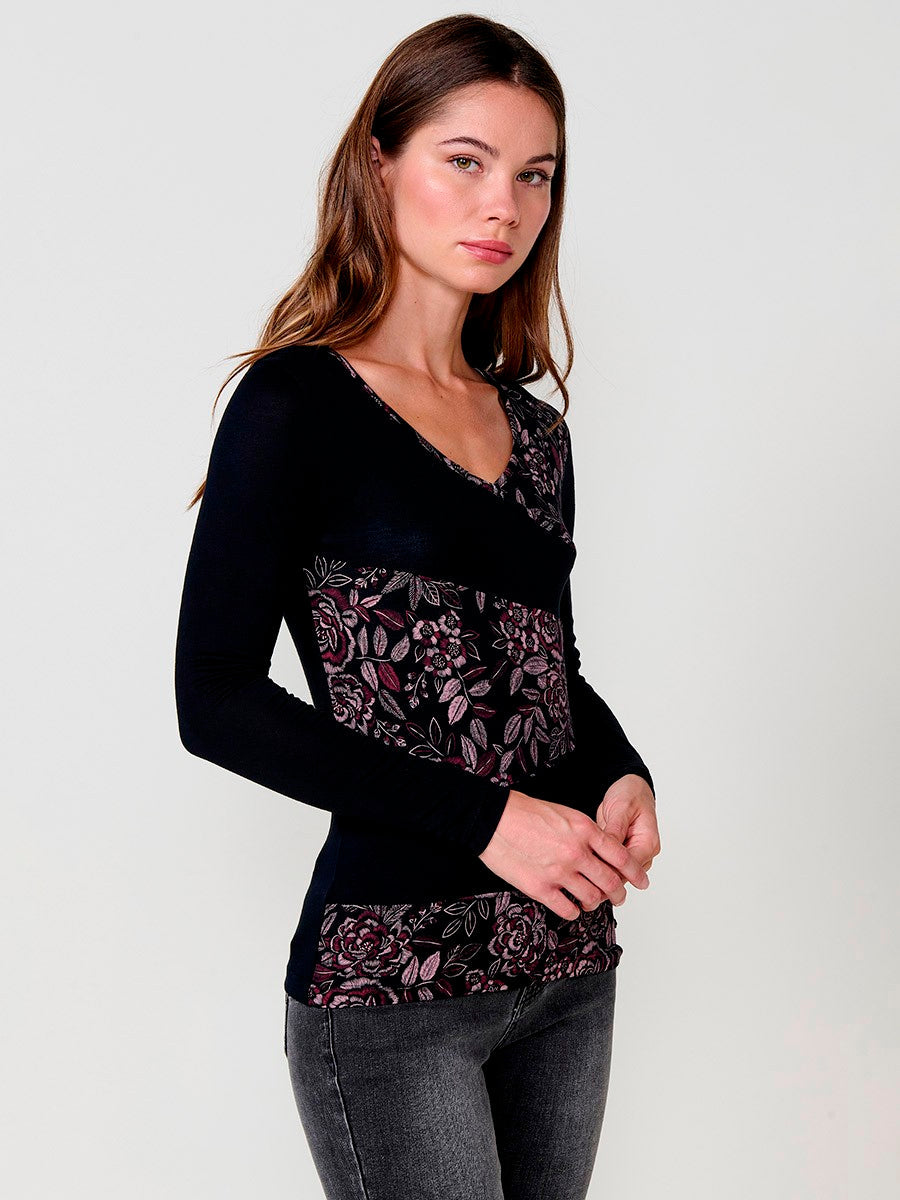 Camiseta Mujer Manga Larga Cuello Pico Floral – Koroshi Negro