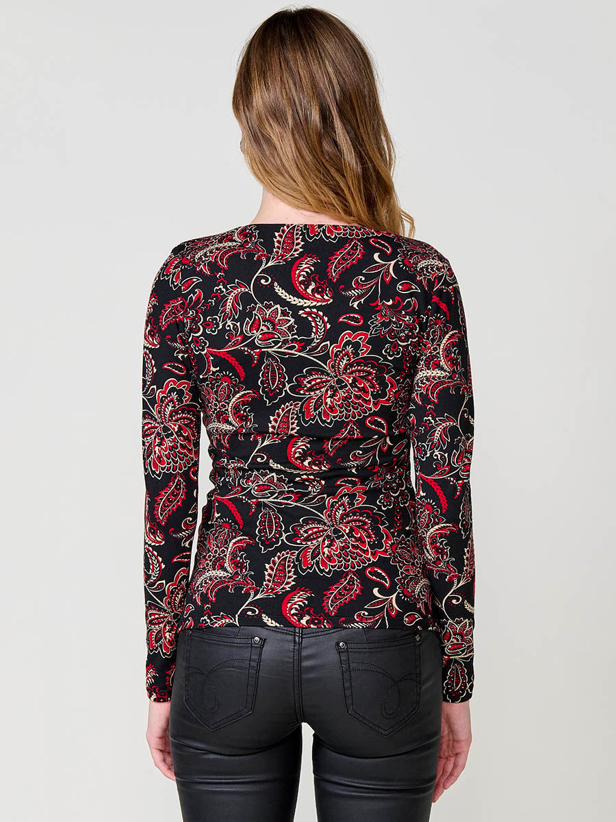Camiseta manga larga mujer escote cruzado, frunces en el frontal y estampado cachemira.