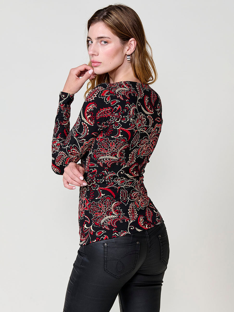 Camiseta manga larga mujer escote cruzado, frunces en el frontal y estampado cachemira.