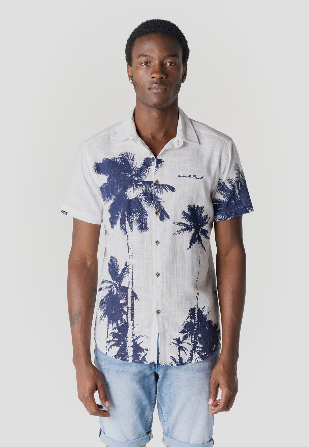 Camisa Hombre Manga Corta Algodón Estampado Tropical Palmeras – Koroshi Blanca