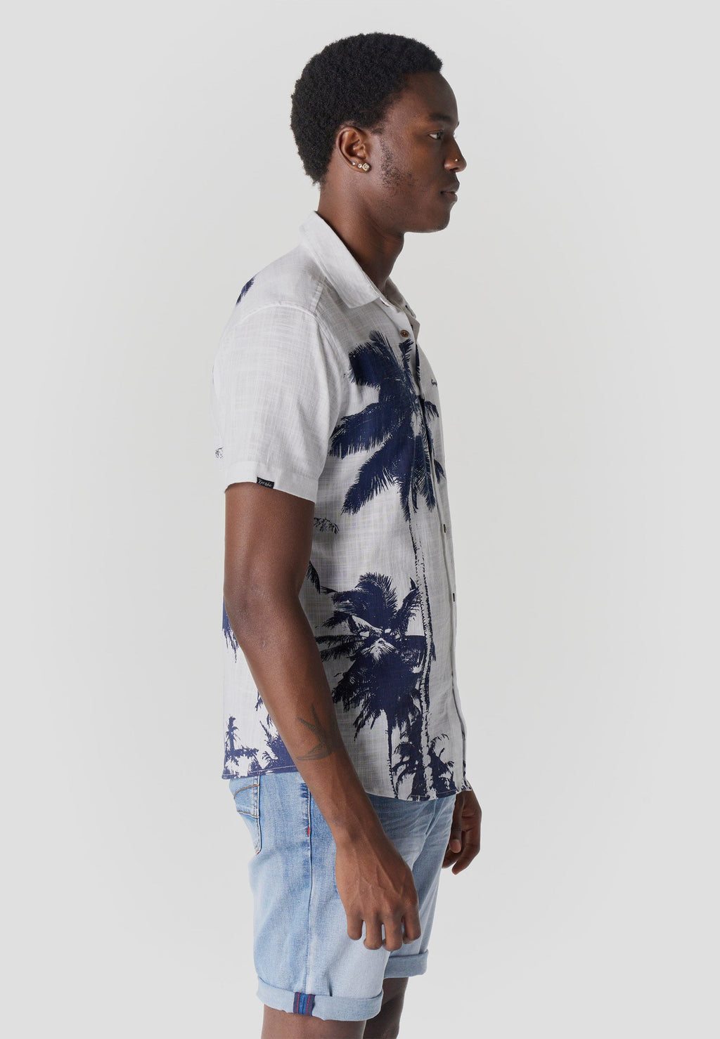 Camisa Hombre Manga Corta Algodón Estampado Tropical Palmeras – Koroshi Blanca