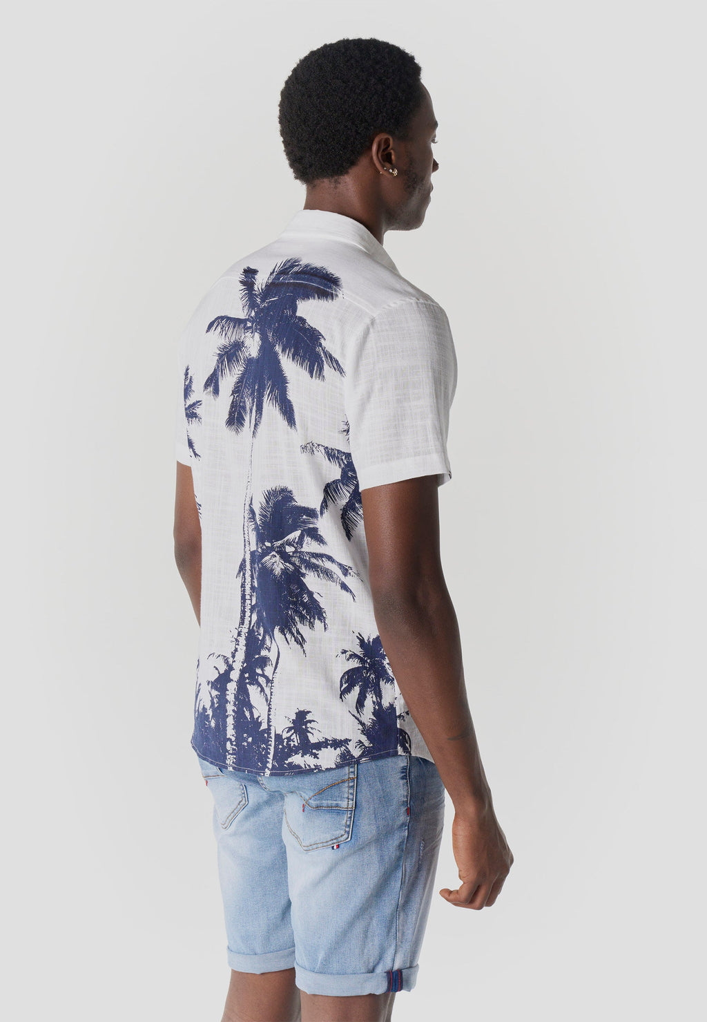 Camisa Hombre Manga Corta Algodón Estampado Tropical Palmeras – Koroshi Blanca