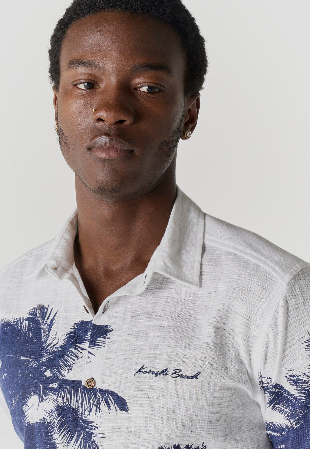 Camisa Hombre Manga Corta Algodón Estampado Tropical Palmeras – Koroshi Blanca