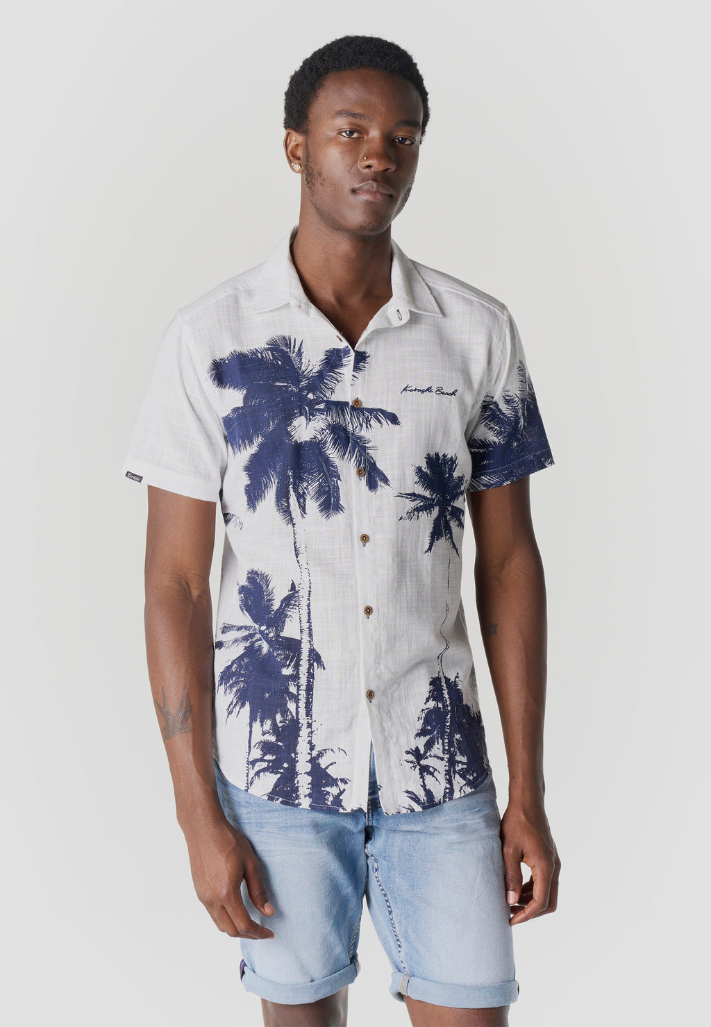 Camisa Hombre Manga Corta Algodón Estampado Tropical Palmeras – Koroshi Blanca