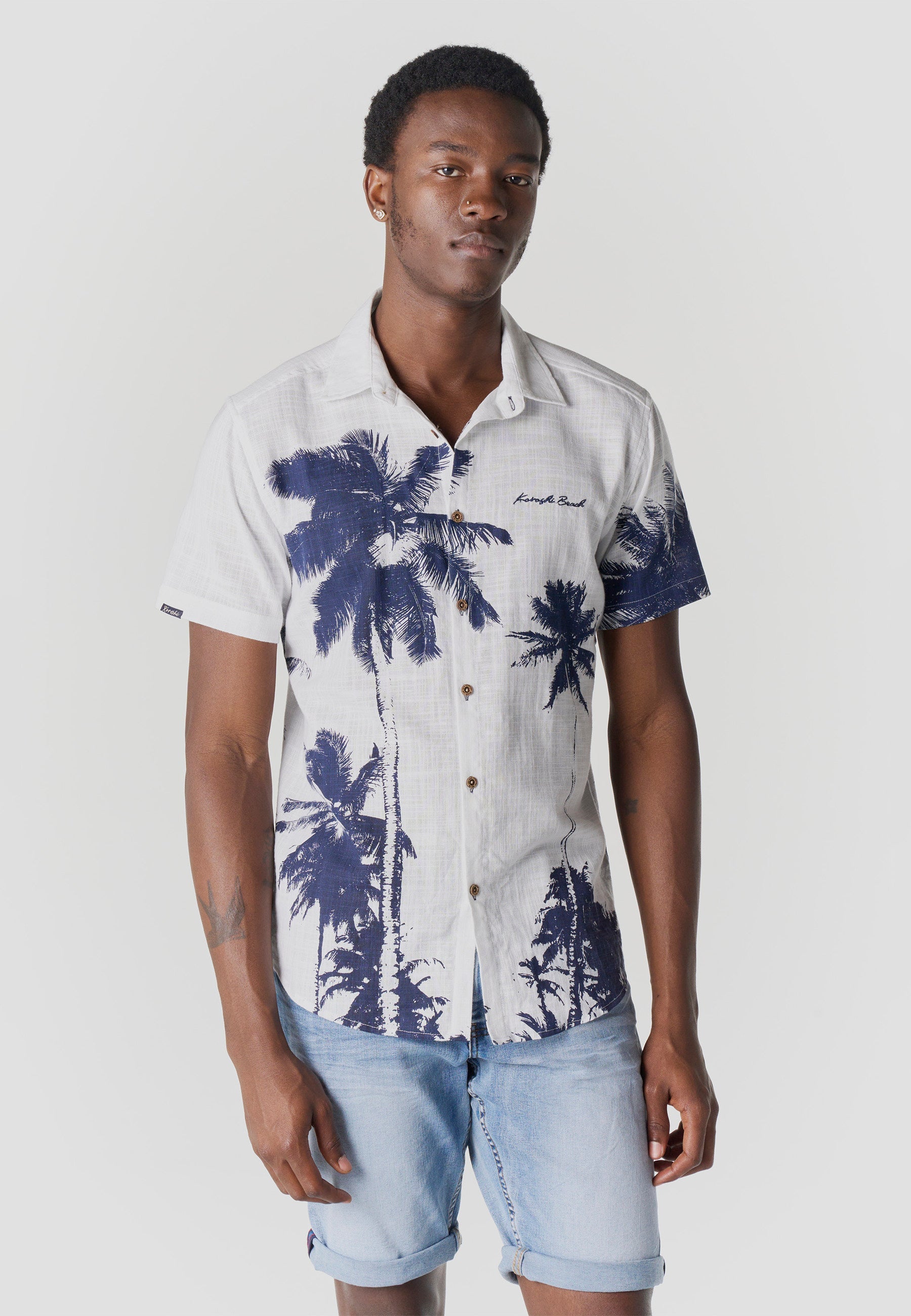 Camisa Hombre Manga Corta Algodón Estampado Tropical Palmeras – Koroshi Blanca
