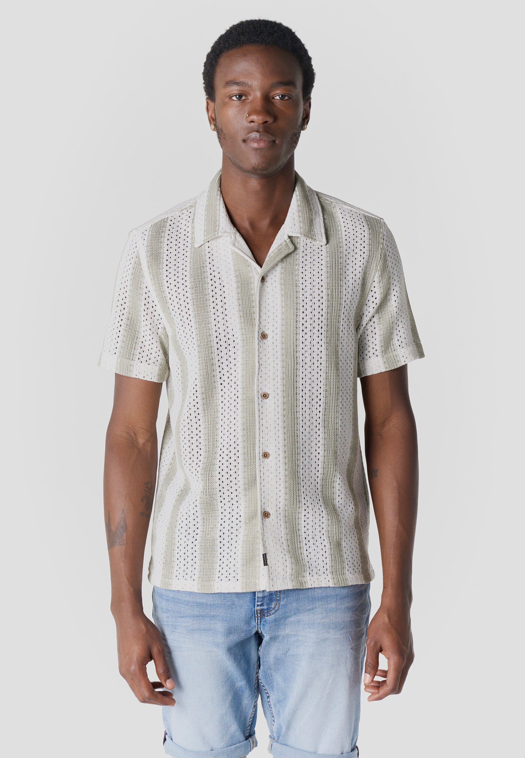 Camisa Hombre Manga Corta Rayas Cuello Cubano Kaki – Koroshi 2611CC20