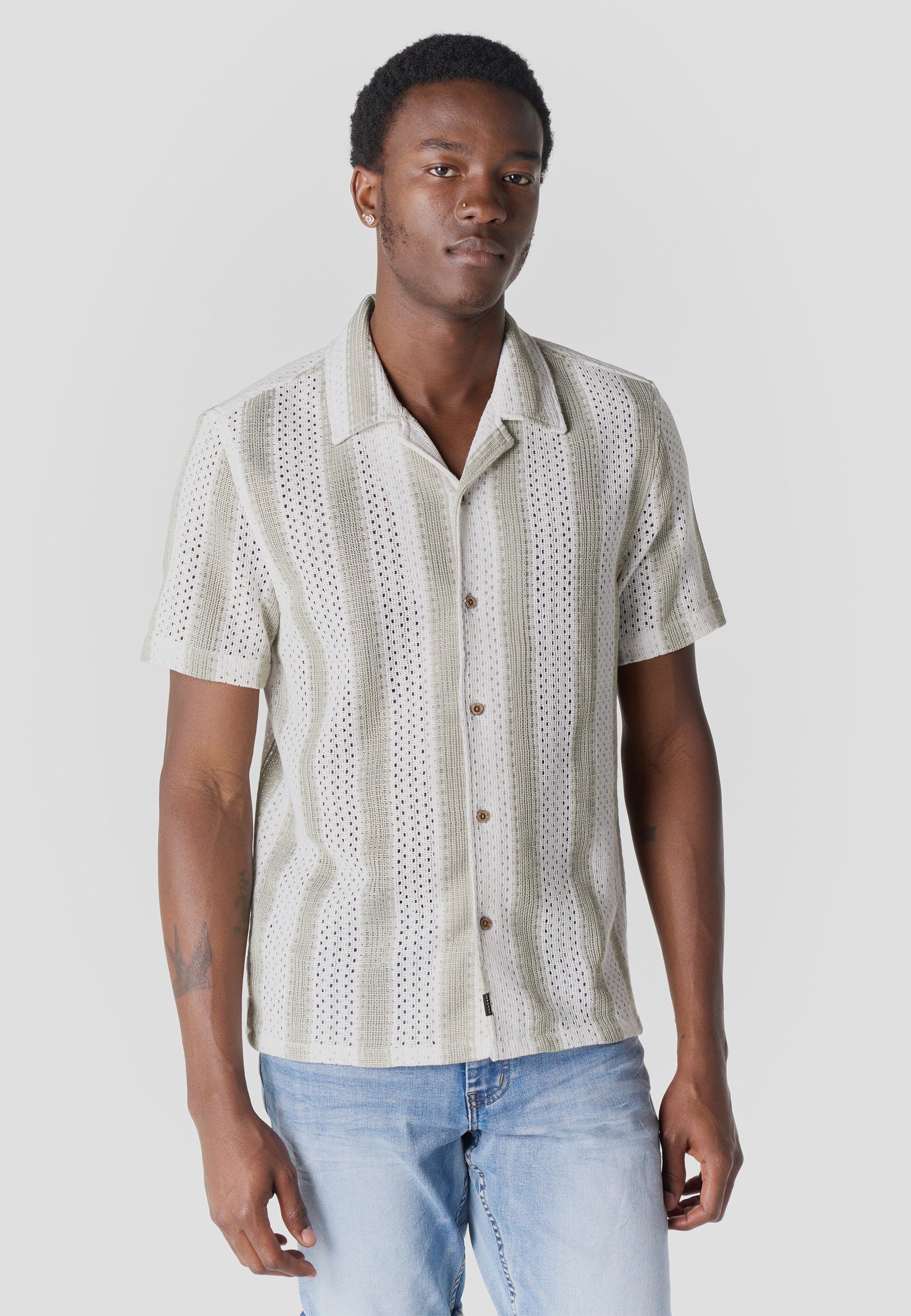 Camisa Hombre Manga Corta Rayas Cuello Cubano Kaki – Koroshi 2611CC20