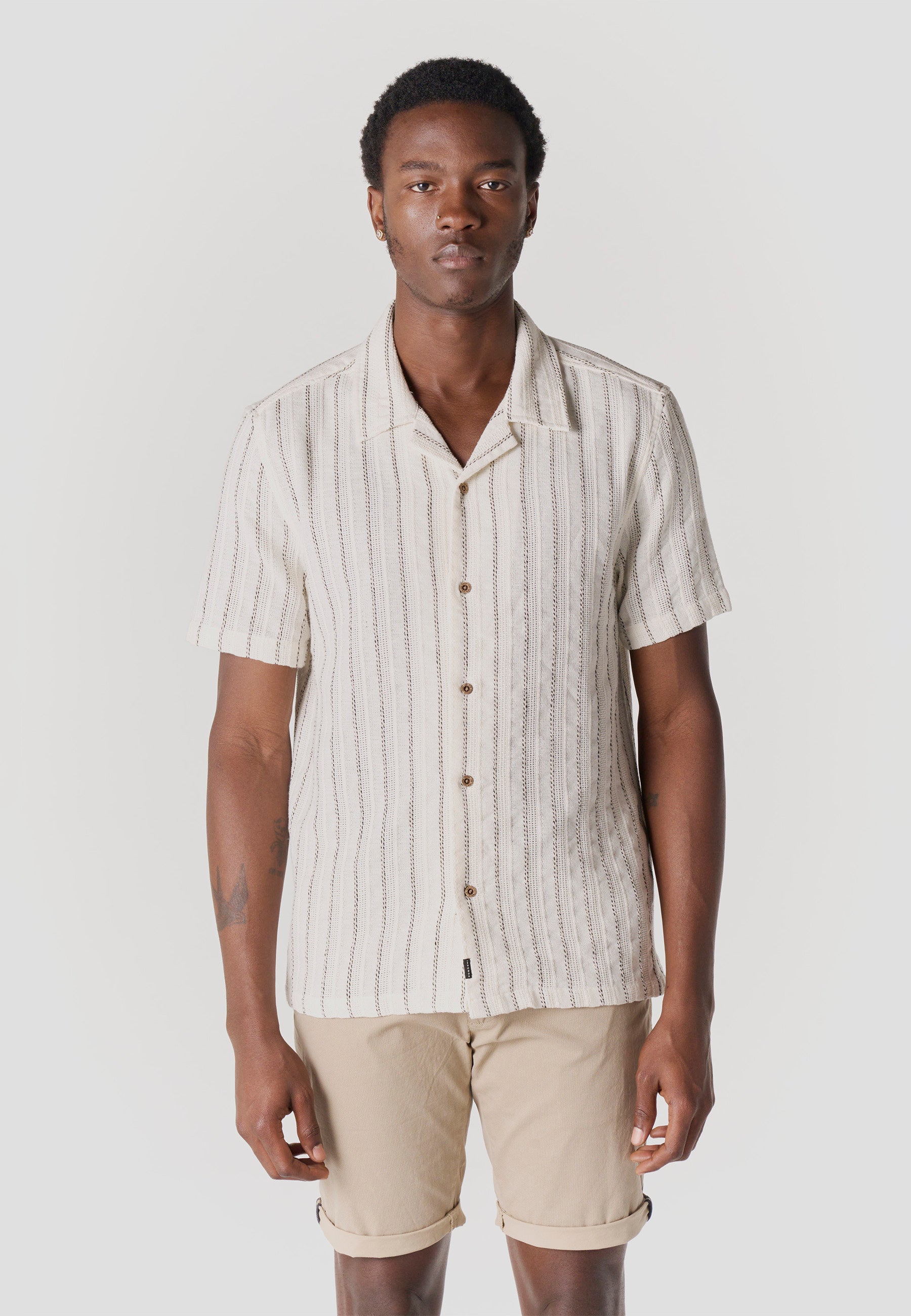 Camisa Hombre Manga Corta Rayas Cuello Cubano Crudo – Koroshi 2611CC23
