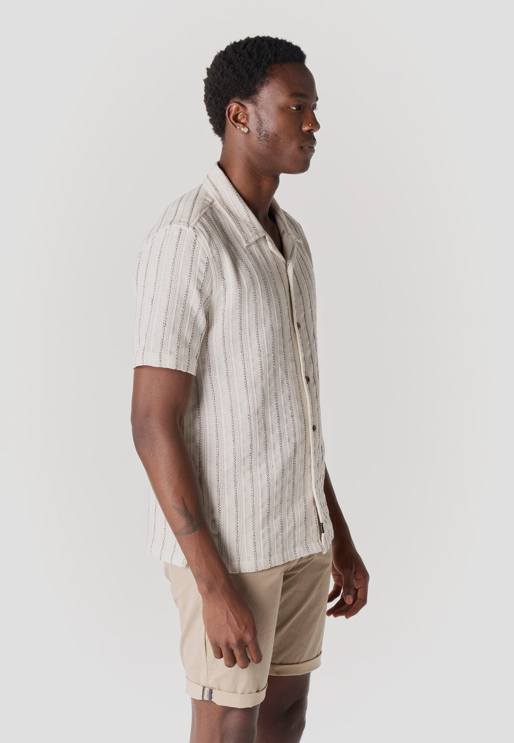 Camisa Hombre Manga Corta Rayas Cuello Cubano Crudo – Koroshi 2611CC23