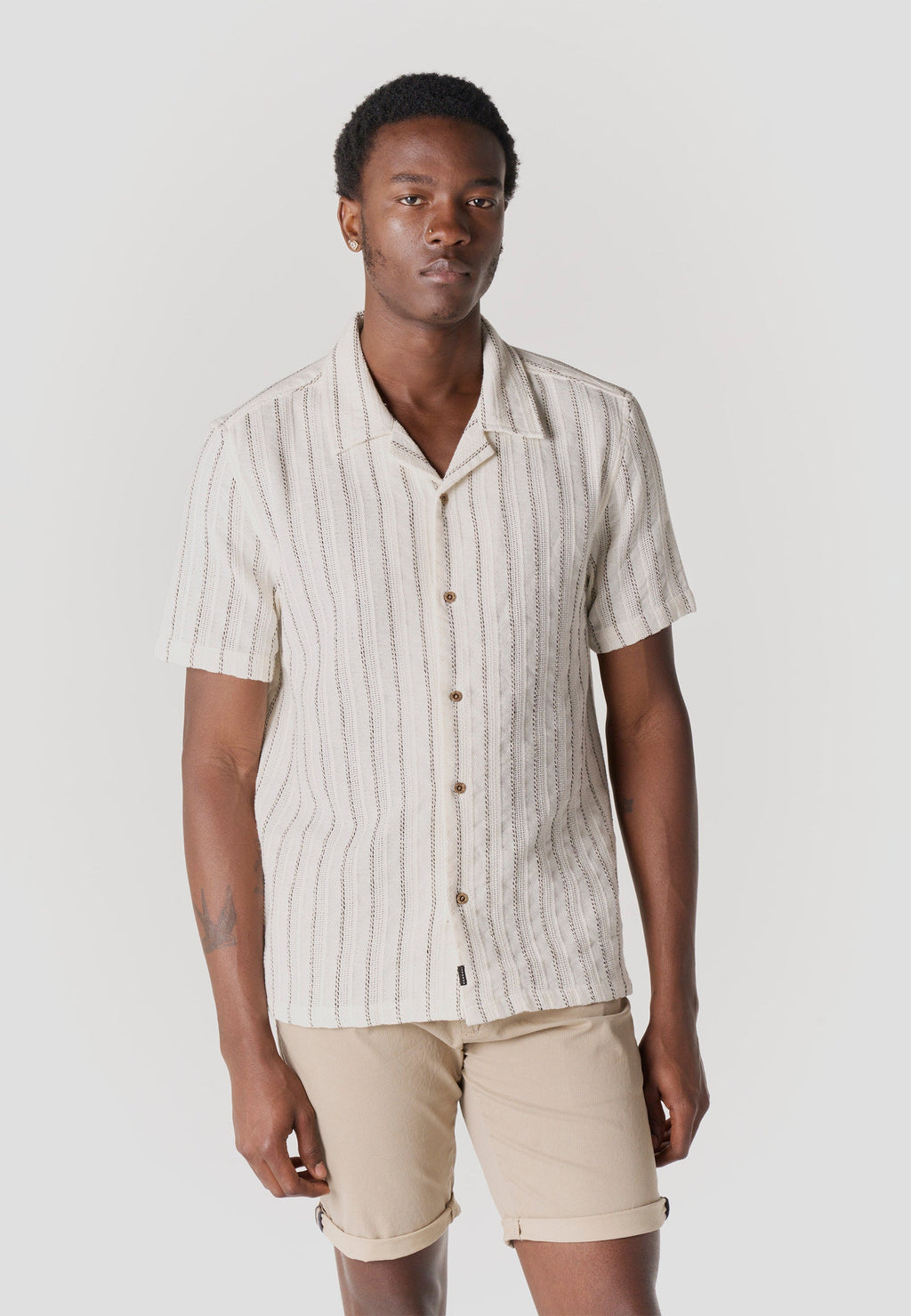 Camisa Hombre Manga Corta Rayas Cuello Cubano Crudo – Koroshi 2611CC23