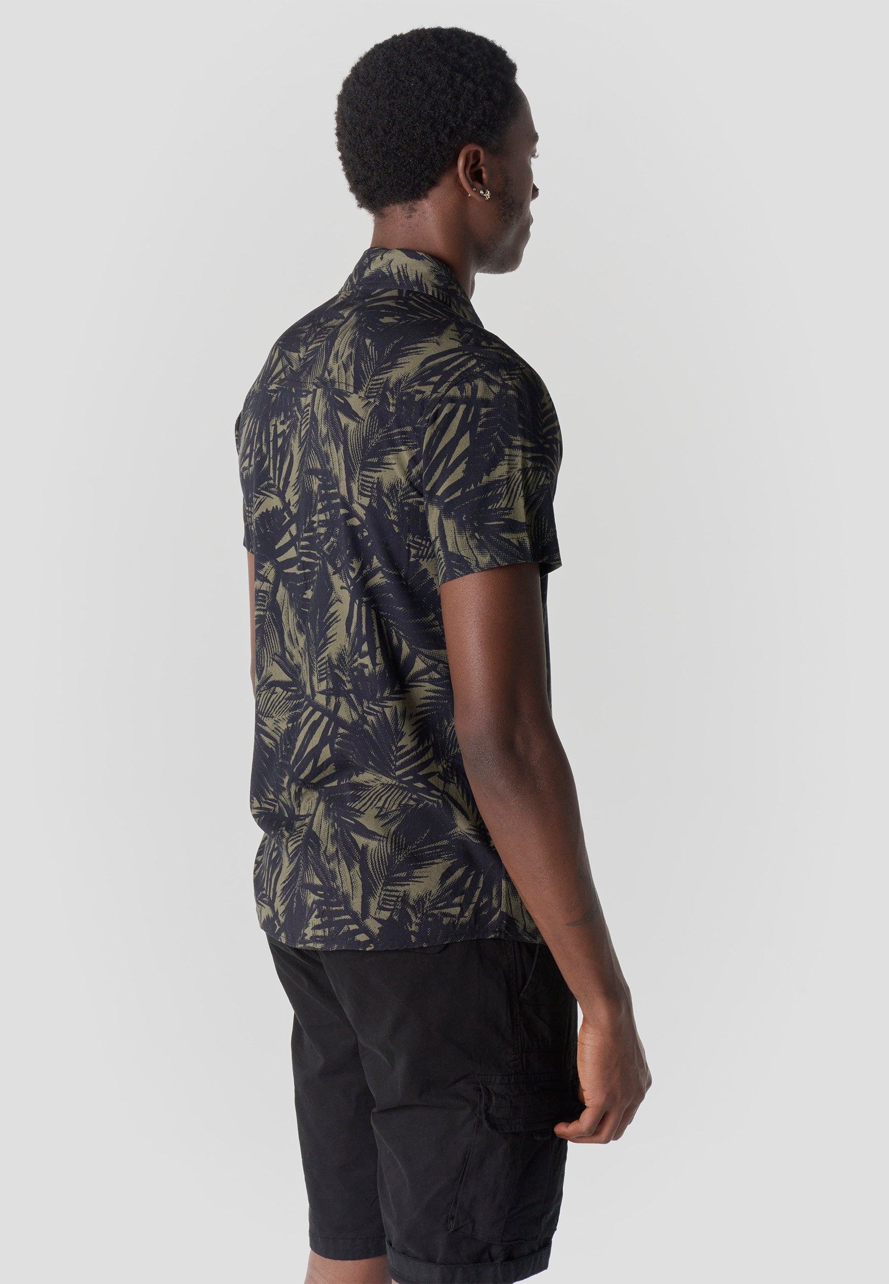 Camisa Hombre Manga Corta Estampado Tropical Viscosa – Koroshi 2611CC36