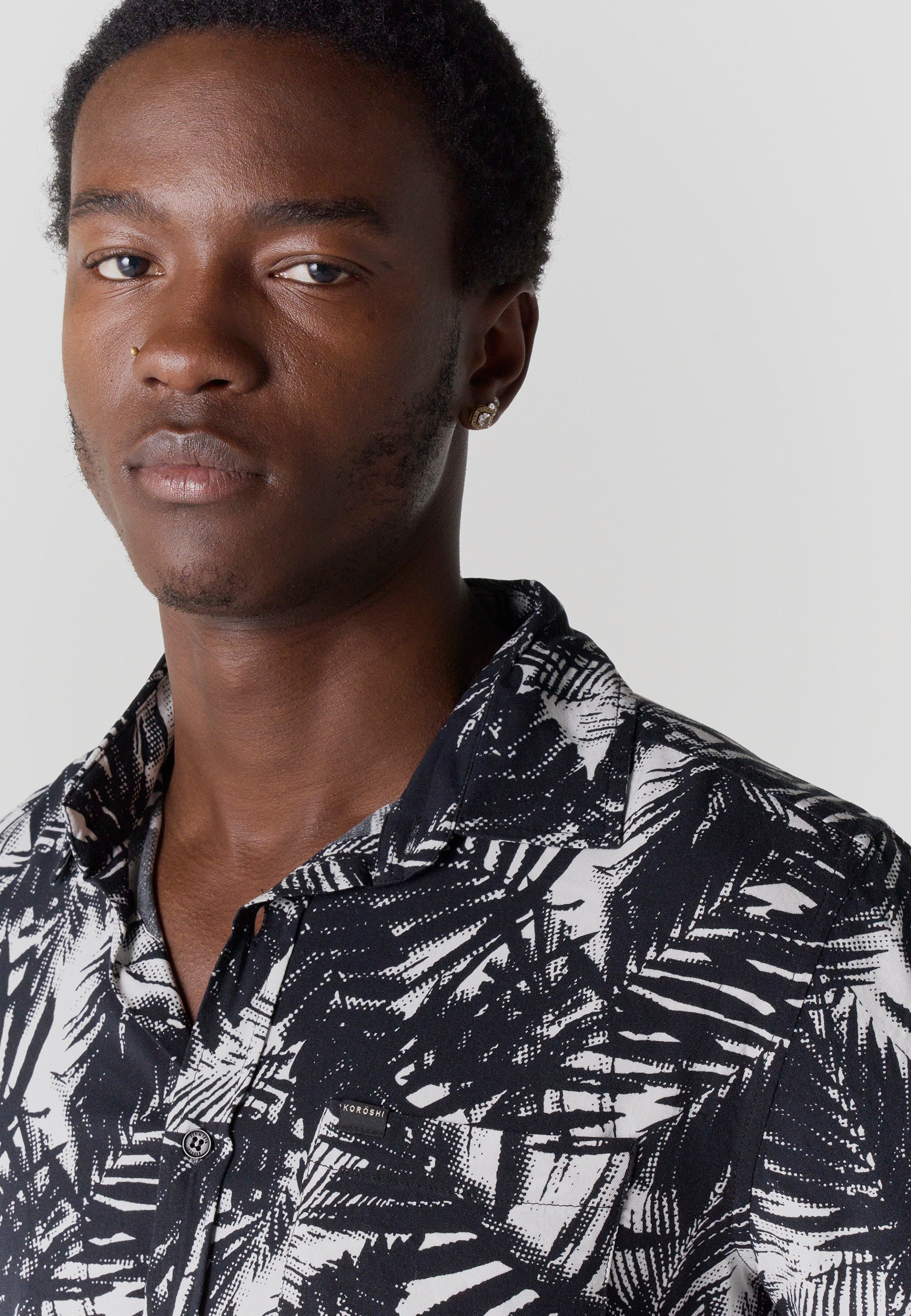 Camisa Hombre Manga Corta Estampado Tropical Viscosa – Koroshi 2611CC36
