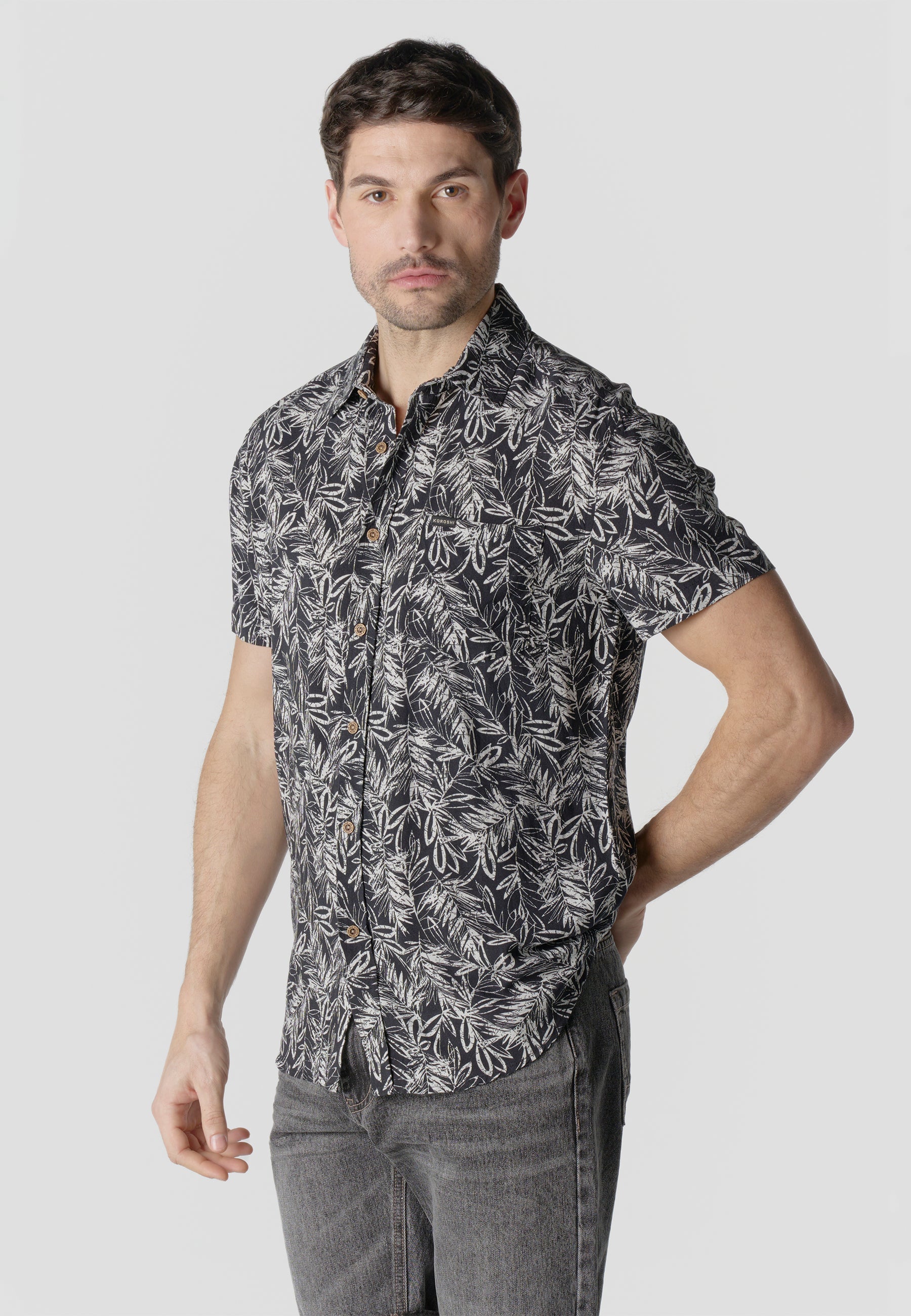 Camisa Hombre Manga Corta Estampado Tropical Viscosa – Koroshi 2611CC37