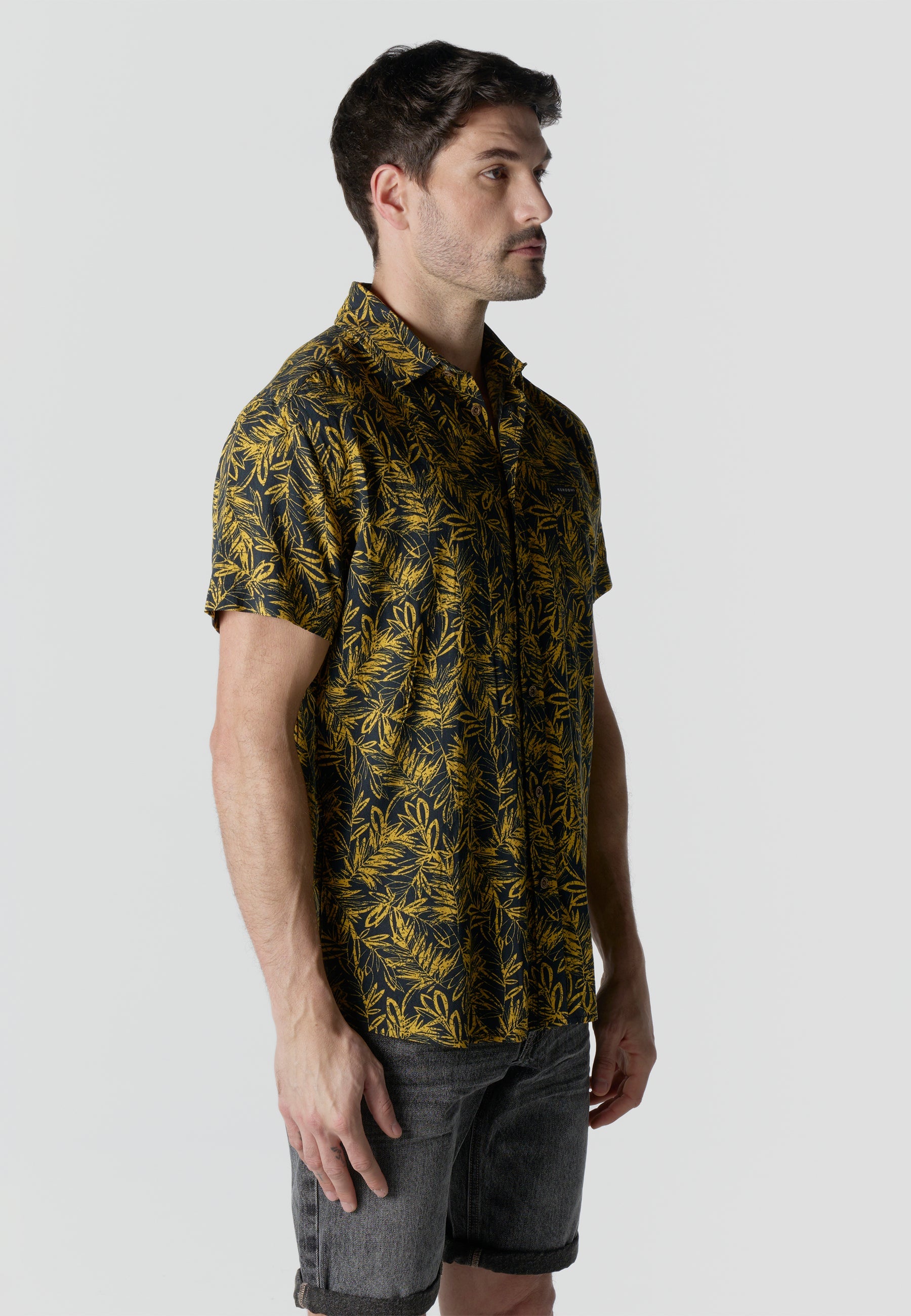 Camisa Hombre Manga Corta Estampado Tropical Viscosa – Koroshi 2611CC37