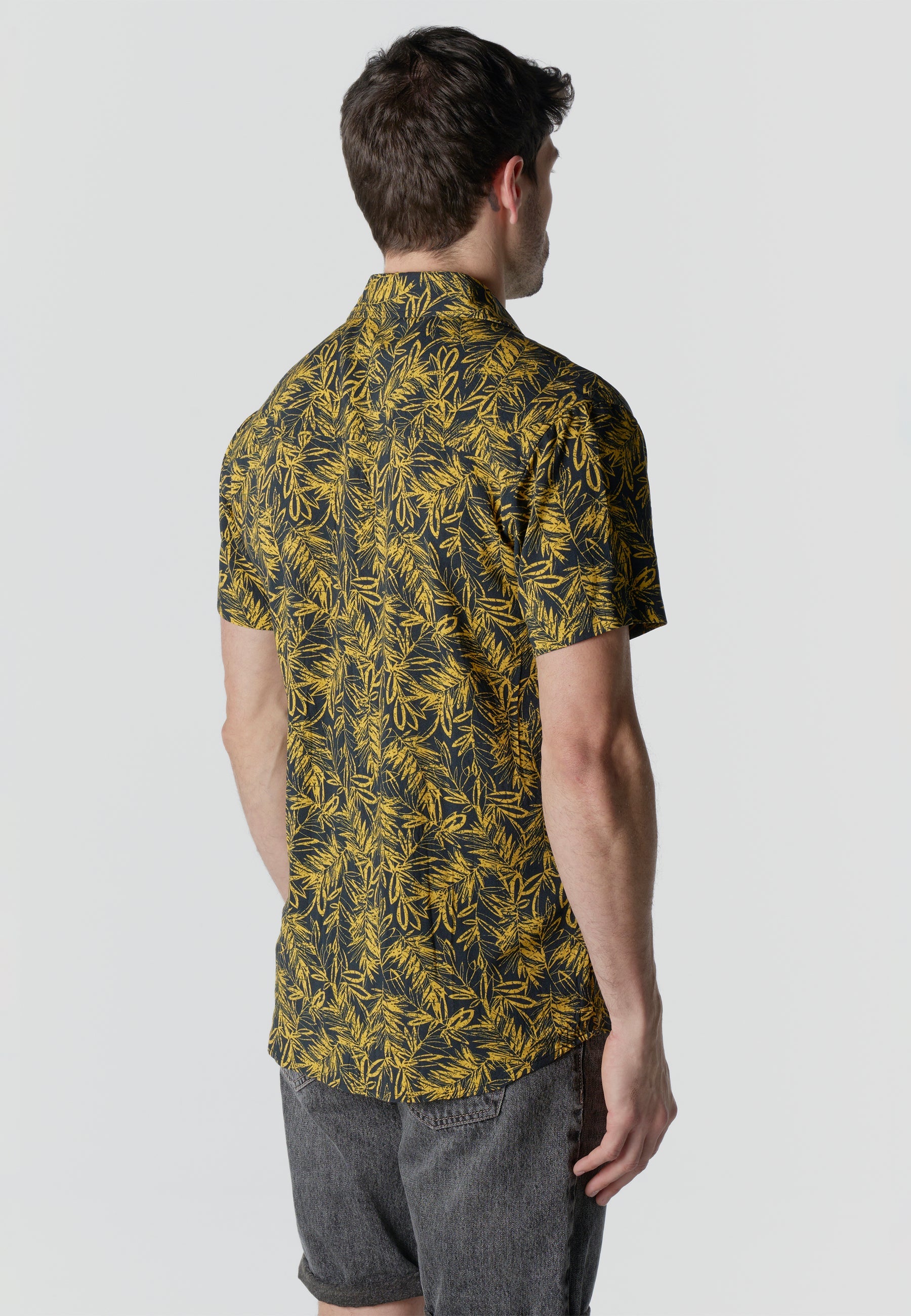 Camisa Hombre Manga Corta Estampado Tropical Viscosa – Koroshi 2611CC37