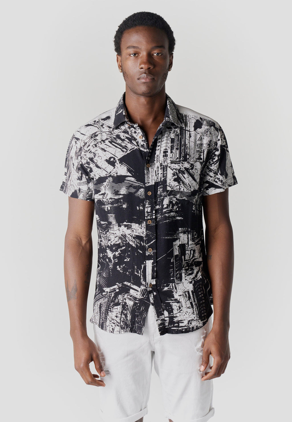 Camisa Hombre Manga Corta Estampado Tropical Viscosa – Koroshi 2611CC37