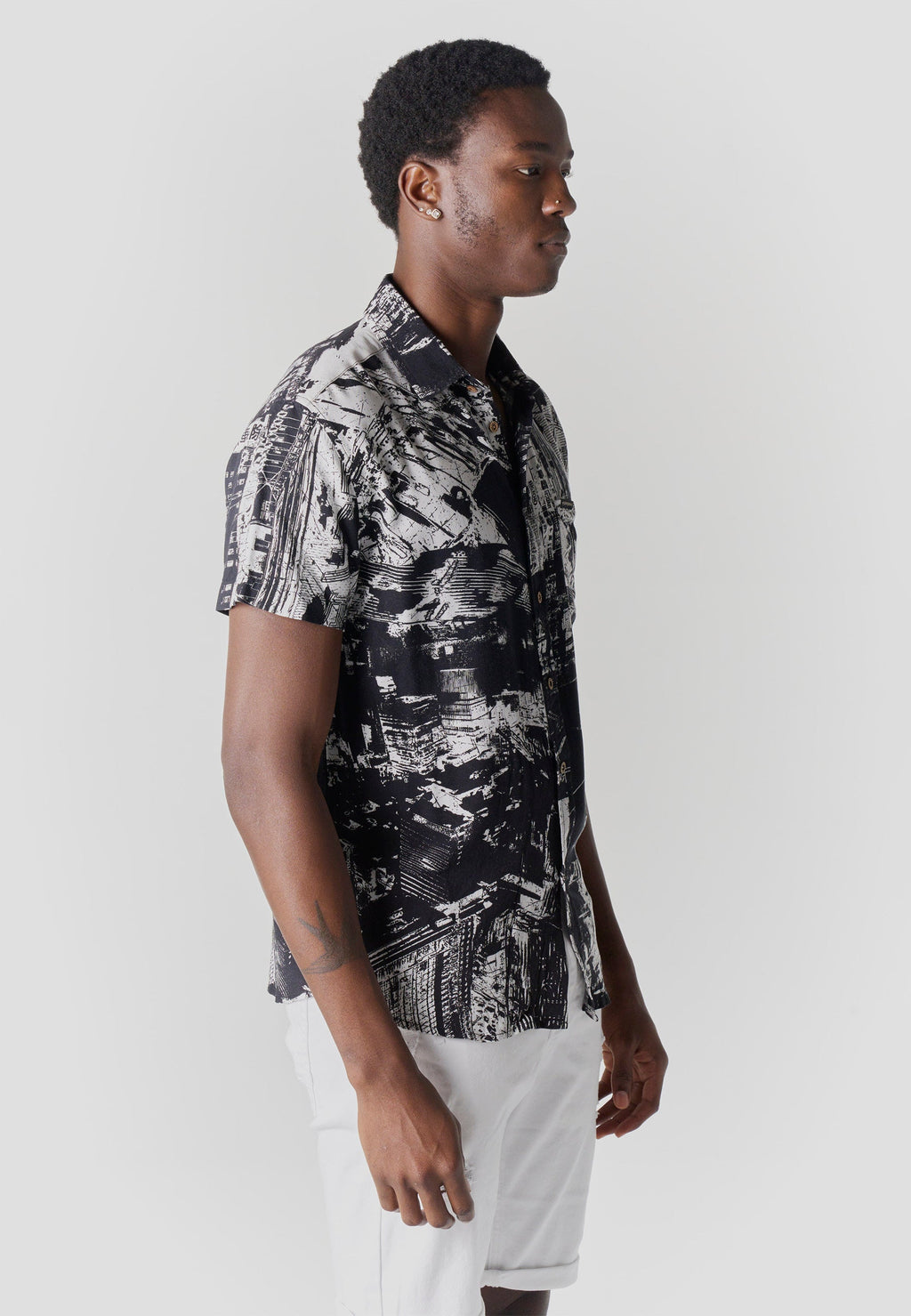 Camisa Hombre Manga Corta Estampado Tropical Viscosa – Koroshi 2611CC37