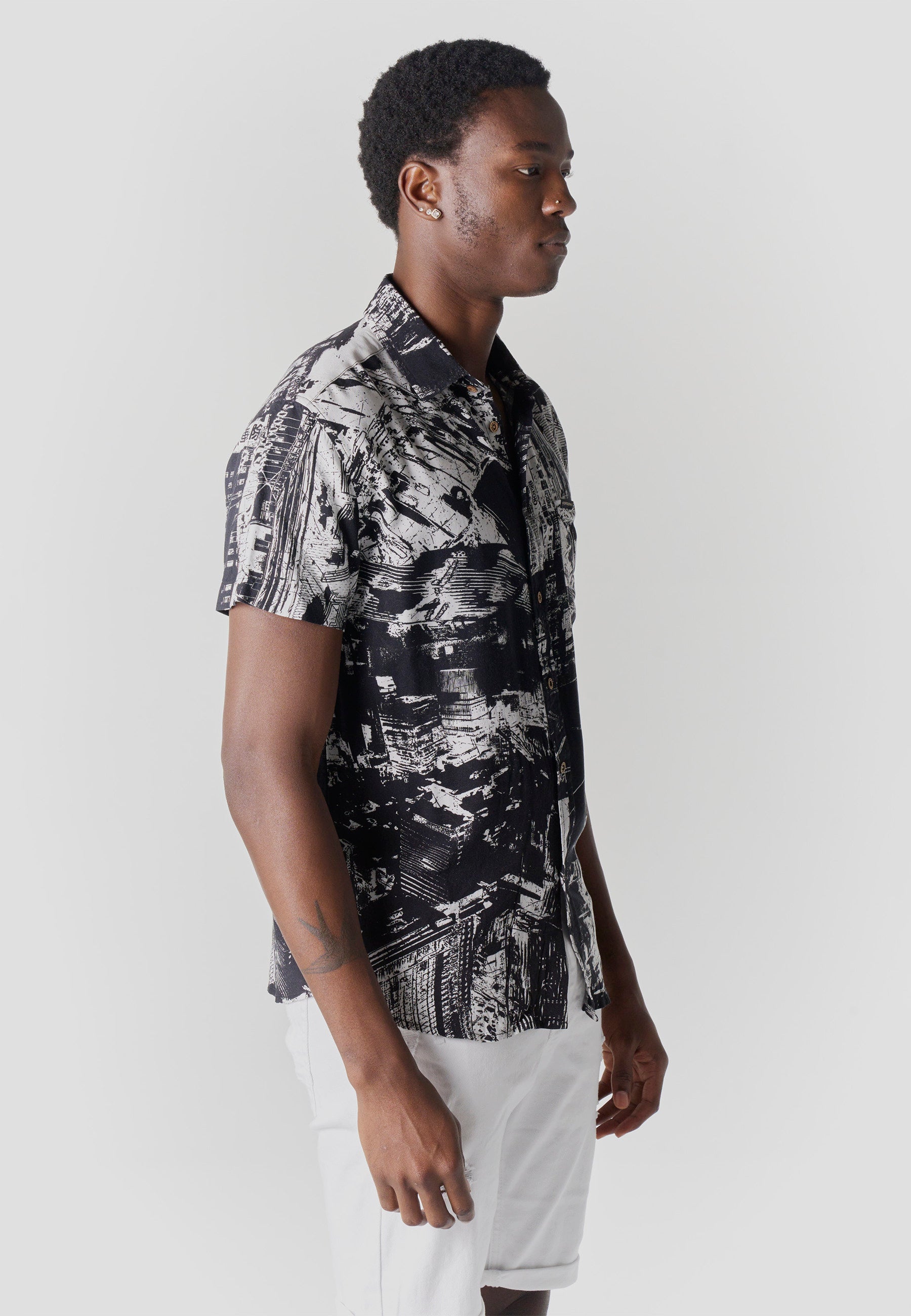 Camisa Hombre Manga Corta Estampado Tropical Viscosa – Koroshi 2611CC37